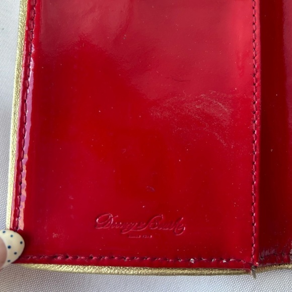 Dooney & Bourke patent continental Leather cluth with gold accents - Picture 6 of 6